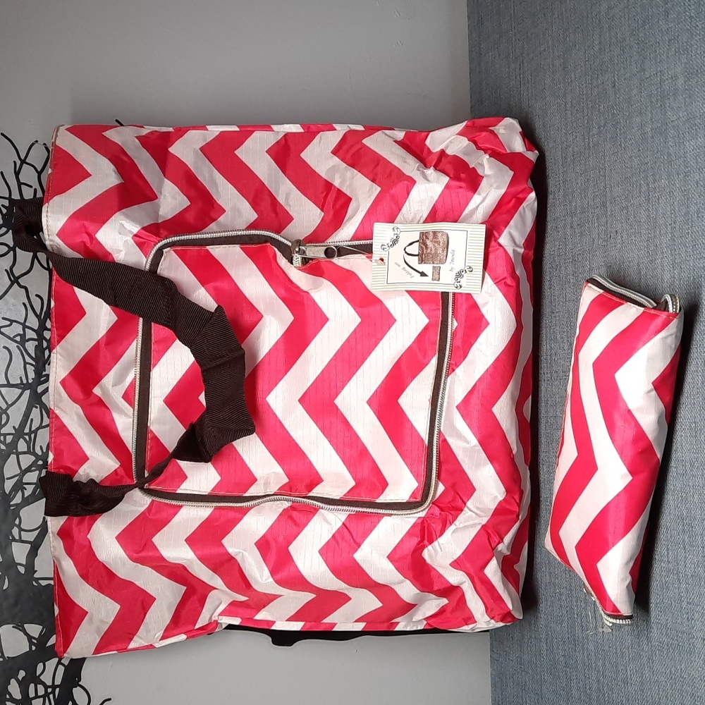 2 Foldable Zipper Top Closure Shopping Tote Vinyl Pink White Chevron Reuseable